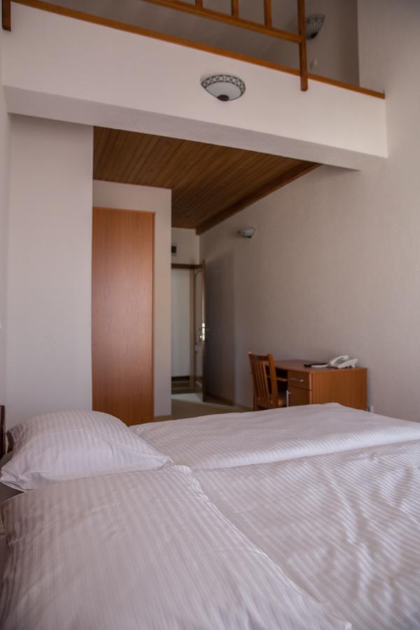 Hotel Knez 쿠프레스 외부 사진