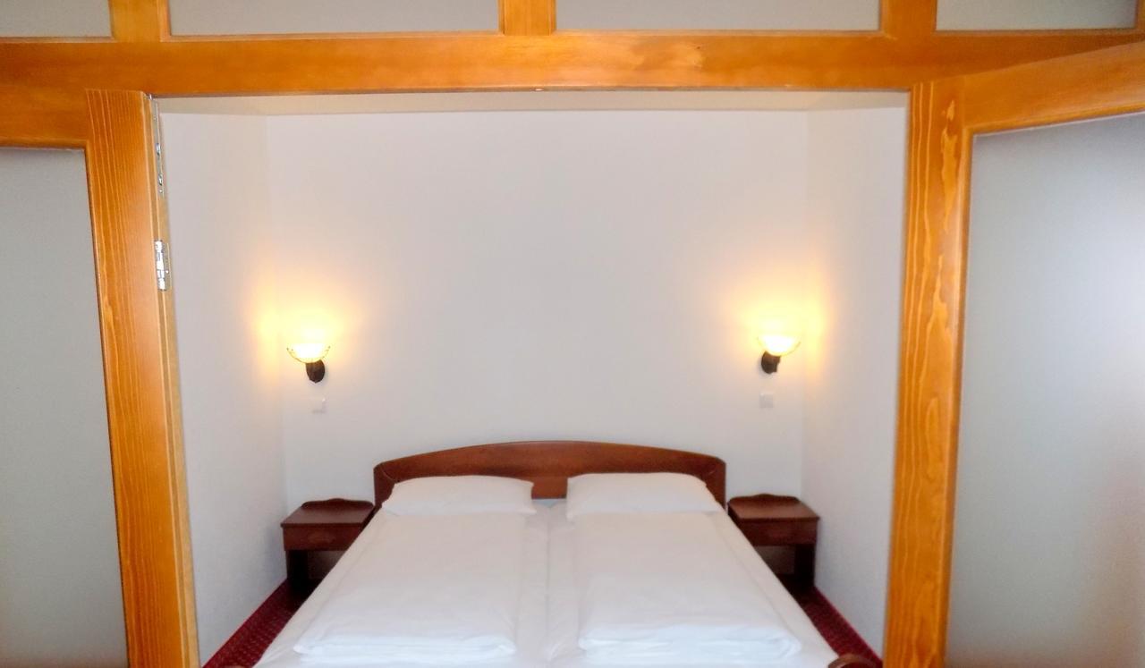 Hotel Knez 쿠프레스 외부 사진